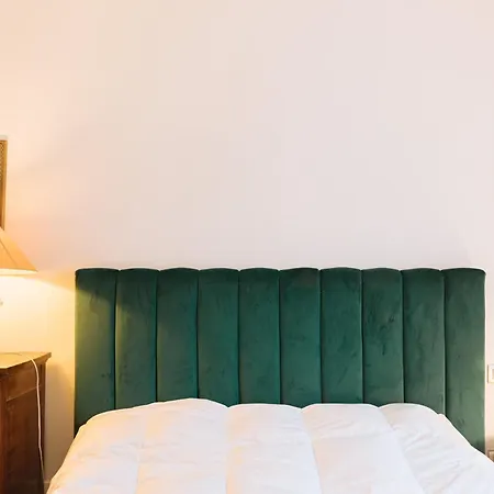 Stylishly Decorated 2bd Montmatre! *