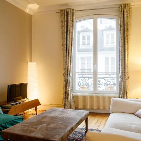 Stylishly Decorated 2bd Montmatre! * 巴黎