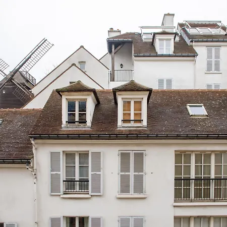 Stylishly Decorated 2bd Montmatre!