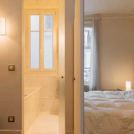 Stylishly Decorated 2bd Montmatre! *