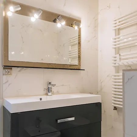 Stylishly Decorated 2bd Montmatre! Apartamento *