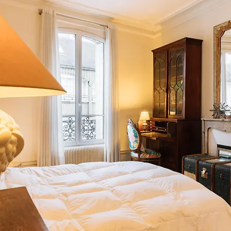 Daire Stylishly Decorated 2bd Montmatre! Paris
