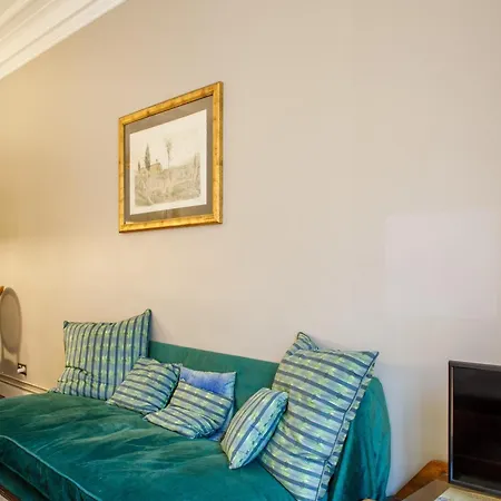 Stylishly Decorated 2bd Montmatre! *