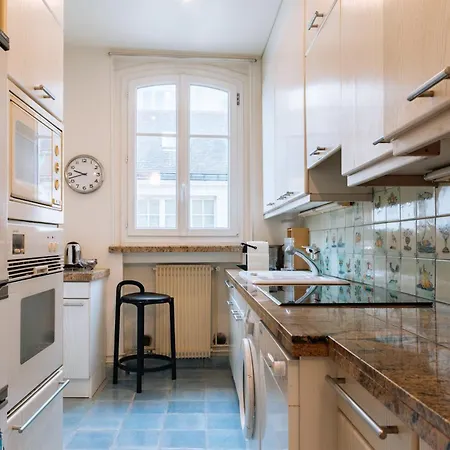 Apartment Stylishly Decorated 2bd Montmatre! *